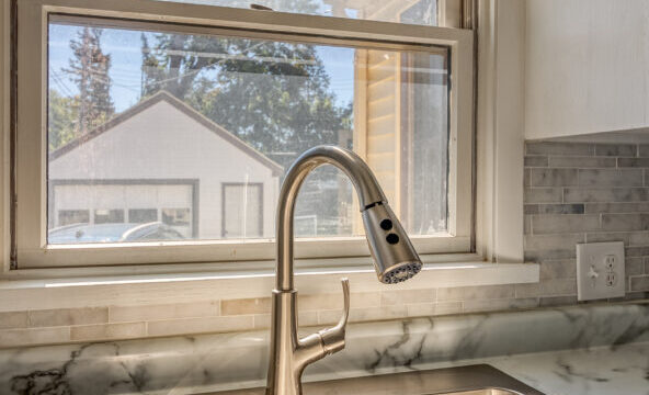 1313_W_Saginaw_109_40-592×444