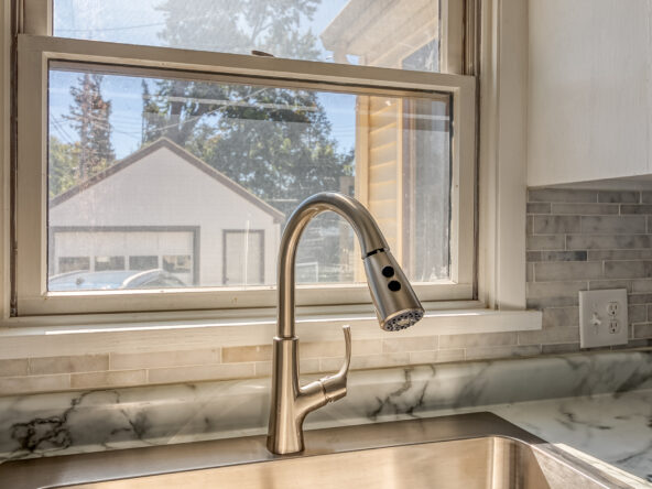 1313_W_Saginaw_109_40-592×444