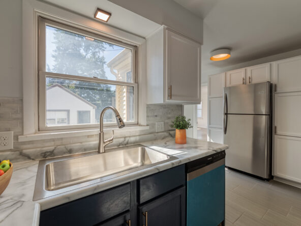 1313_W_Saginaw_24_8_Q-592×444