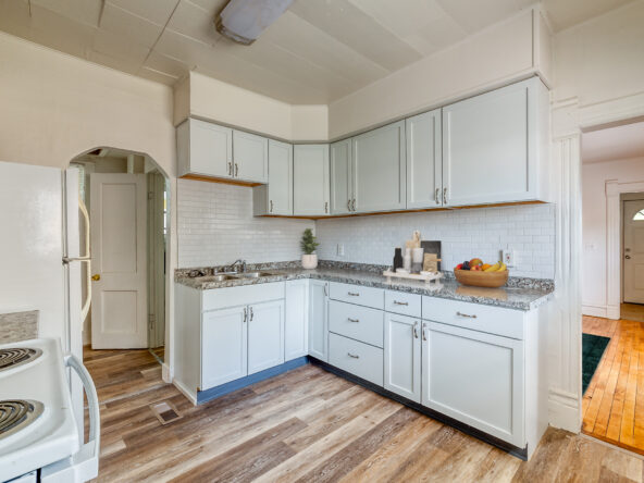 416-W-Saginaw_17_7_TH-592×444