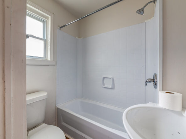 416-W-Saginaw_1_1-592×444