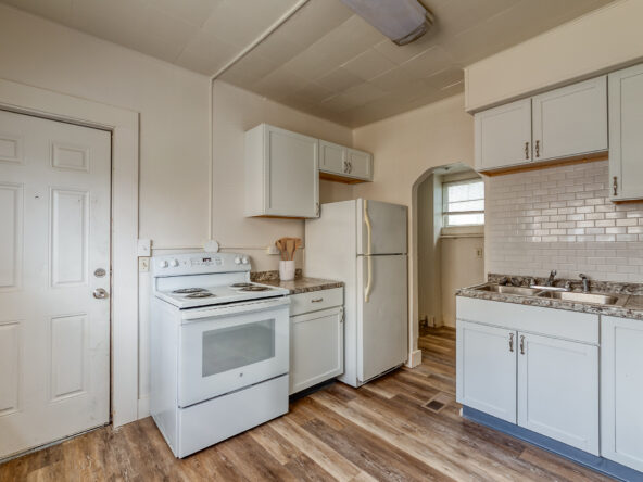 416-W-Saginaw_20_8_TH-592×444