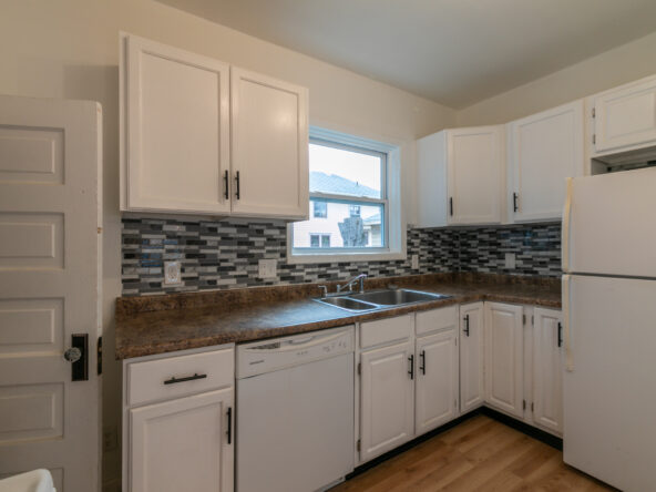 418-W-Saginaw_01-592×444