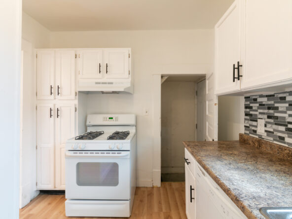 418-W-Saginaw_03-592×444