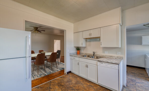 420_W_Saginaw_9_3_M-592×444