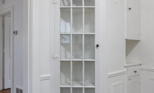 706-W-Saginaw_28-592×444