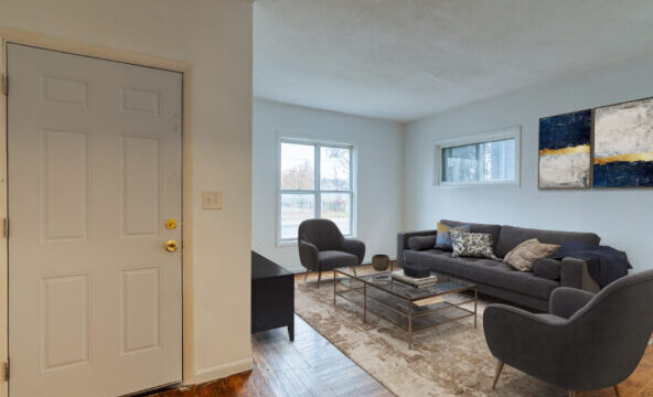 Living-1_TH_02-592×444