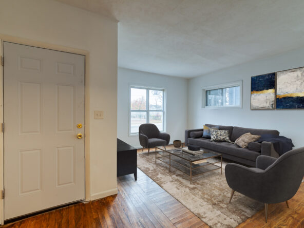 Living-1_TH_02-592×444