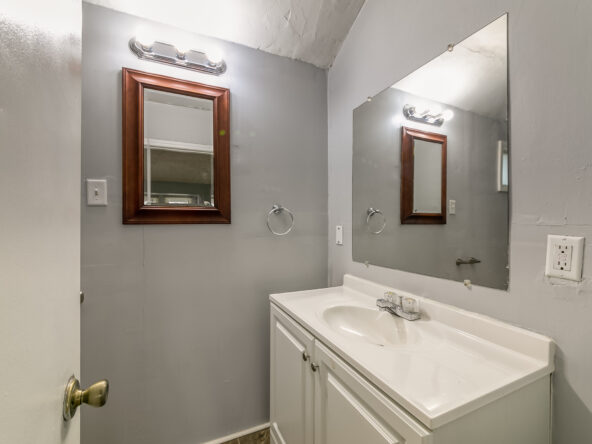 224-Crest-1_17-592×444