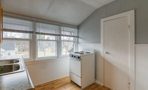 224-Crest-_2_07_TH-592×444