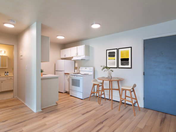 kitchen-and-hall_Thanh-592×444