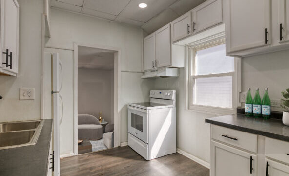 kitchen-to-family-room_Q-592×444 (2)