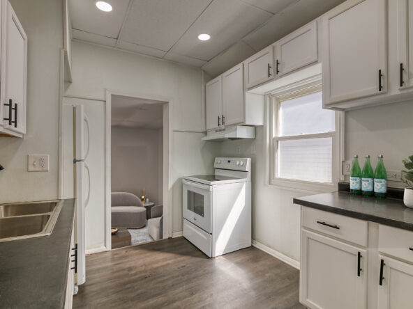 kitchen-to-family-room_Q-592×444 (2)